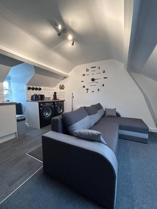 Kitchen or kitchenette, Living room, Seating area, Dining area, minibar