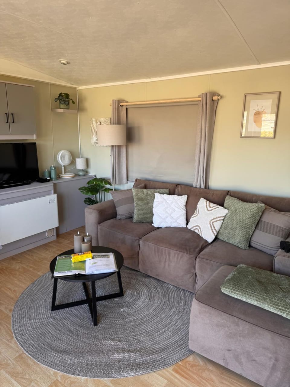 TV and multimedia, Living room, Seating area