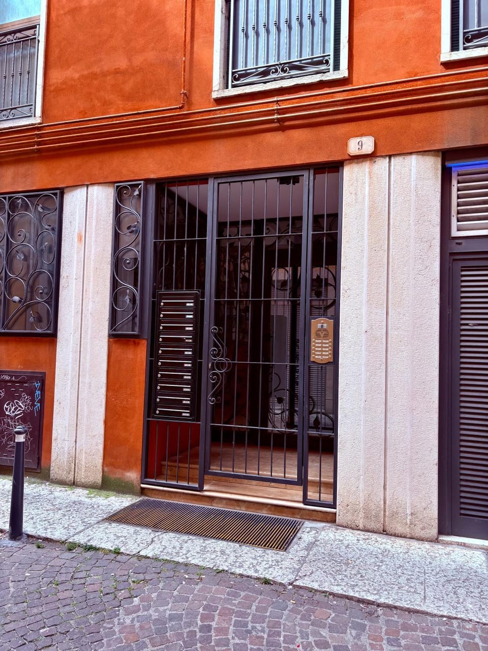 Property building, Facade/entrance, Day