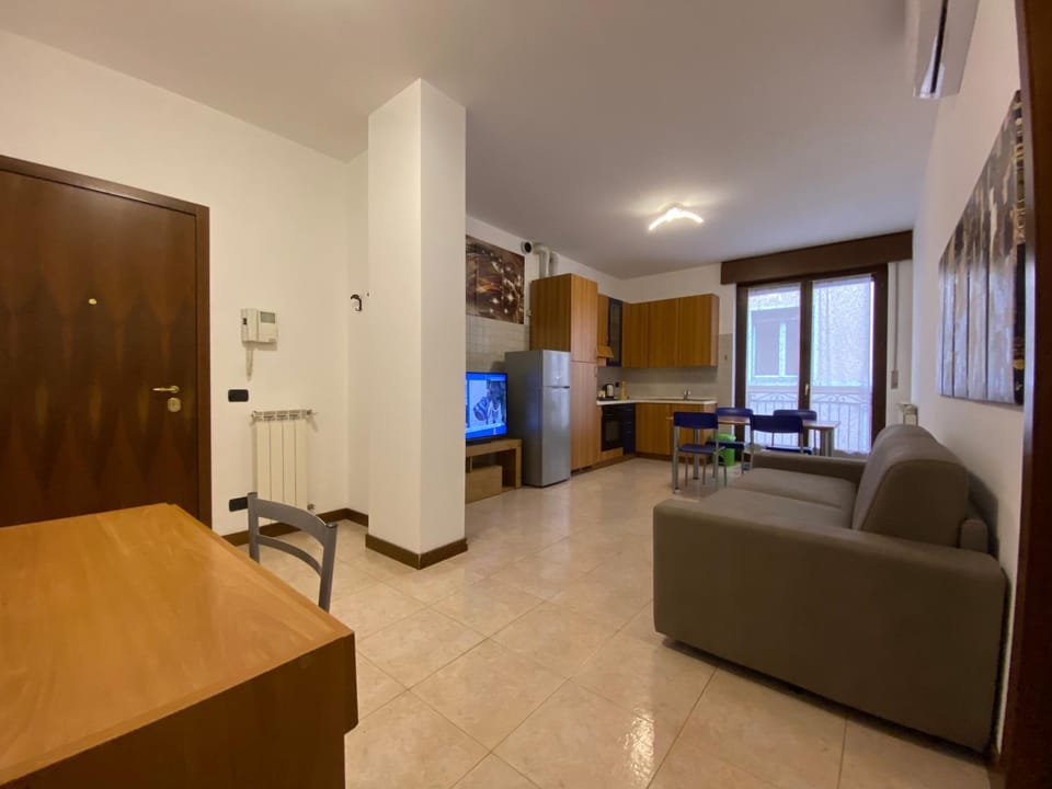 TV and multimedia, Living room, Photo of the whole room, Seating area, Evening entertainment