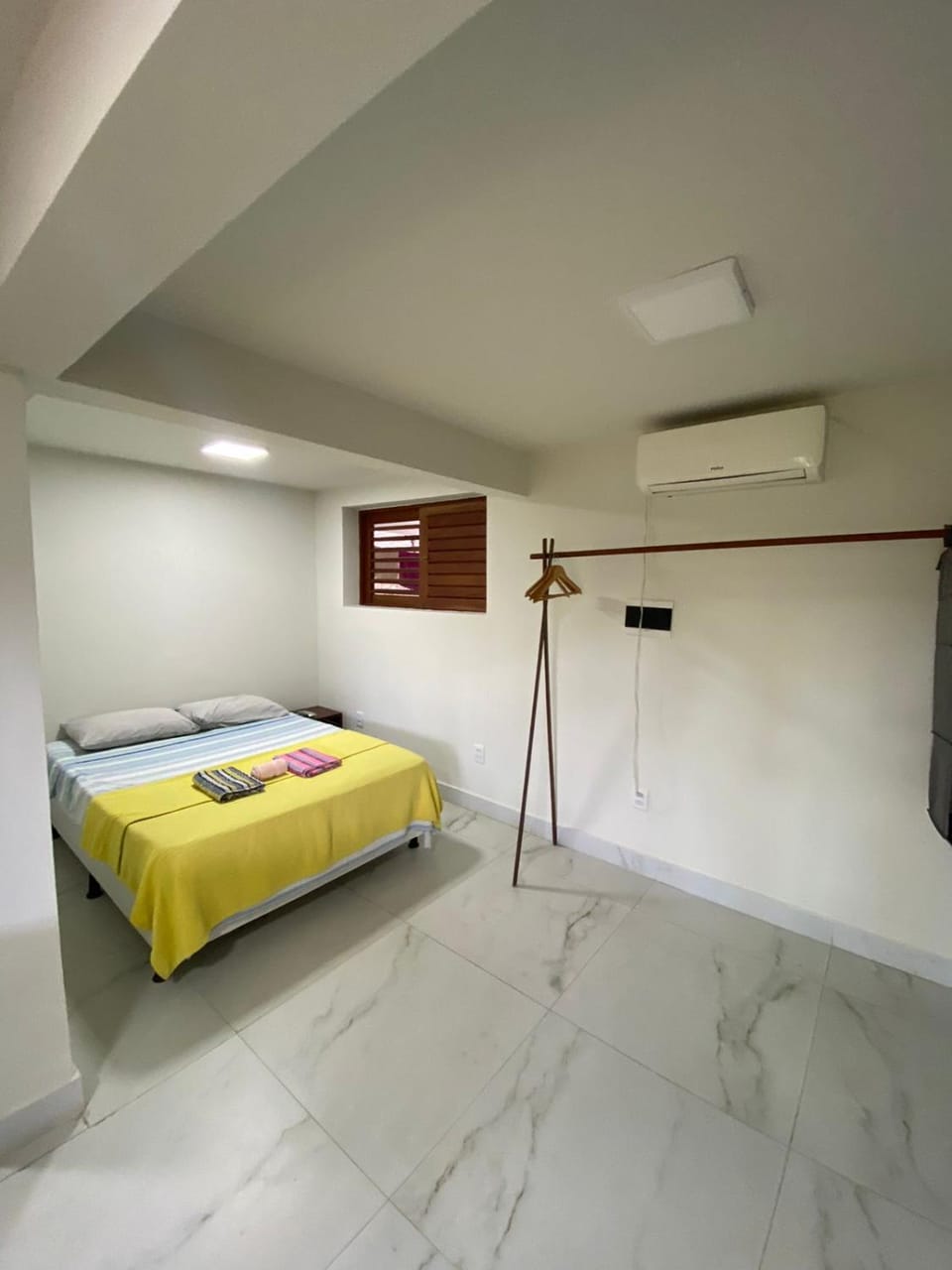 Bed, Photo of the whole room, Bedroom, air conditioner