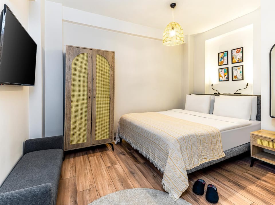 Bed, TV and multimedia, Bedroom, hair dresser, wardrobe