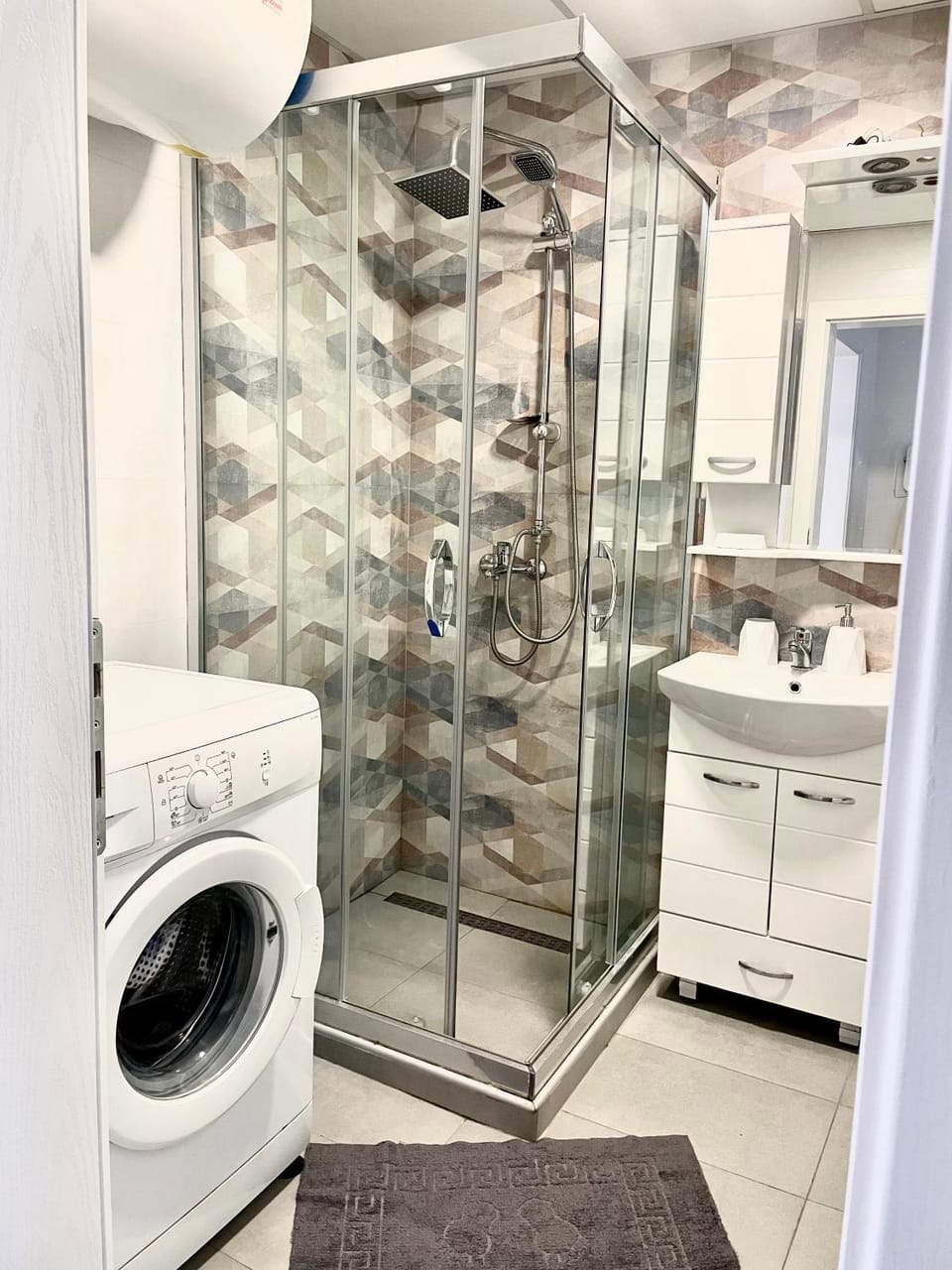 Shower, Bathroom, towels, washing machine