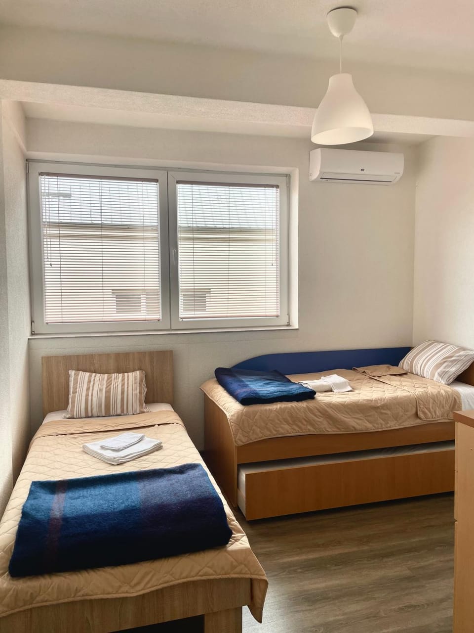 Bed, Bedroom, air conditioner
