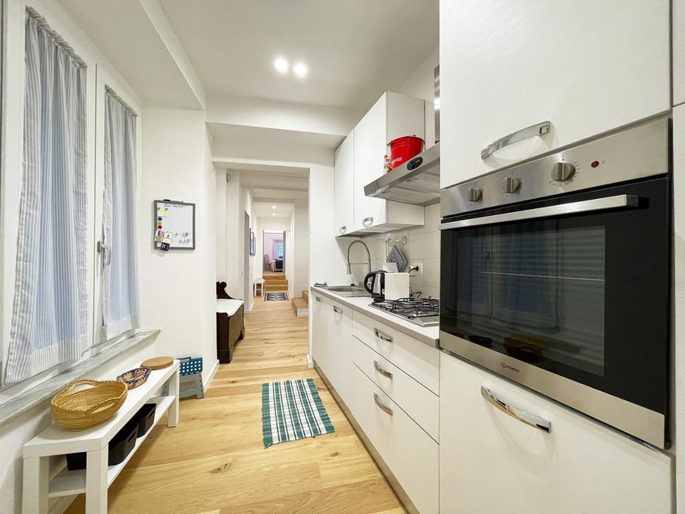 Kitchen or kitchenette, pet friendly, stove