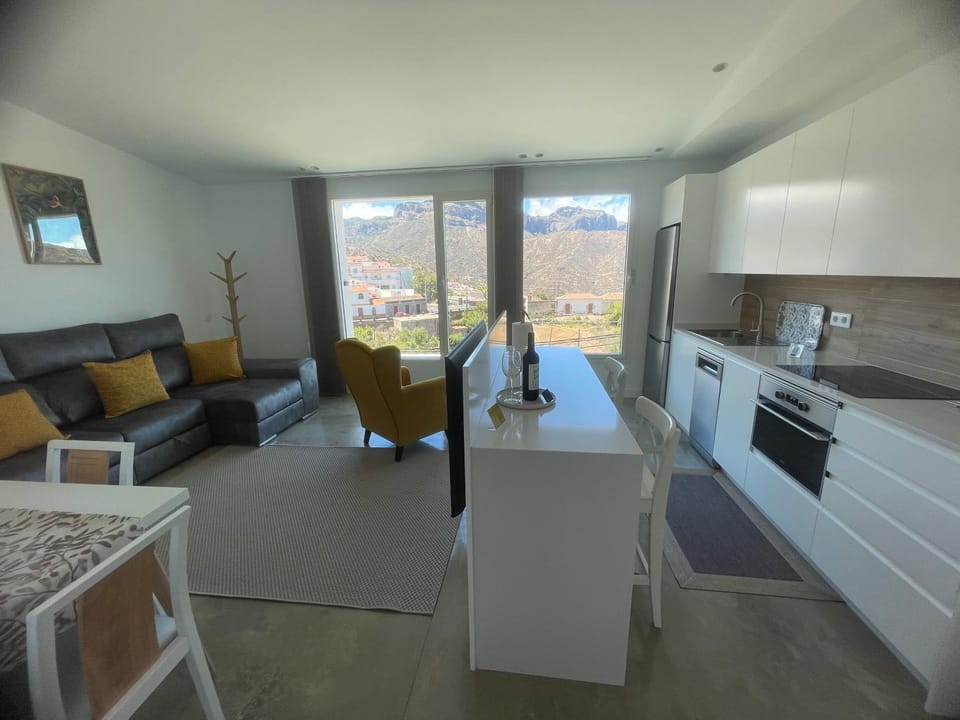 Natural landscape, Kitchen or kitchenette, Living room, Seating area, Dining area, Mountain view, stove