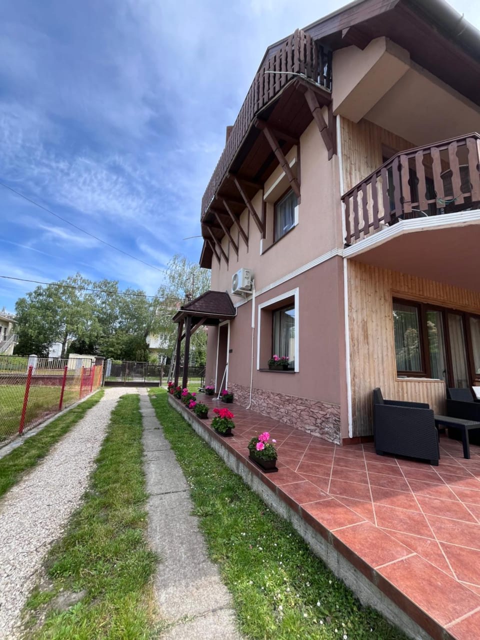 Property building, Garden, Balcony/Terrace