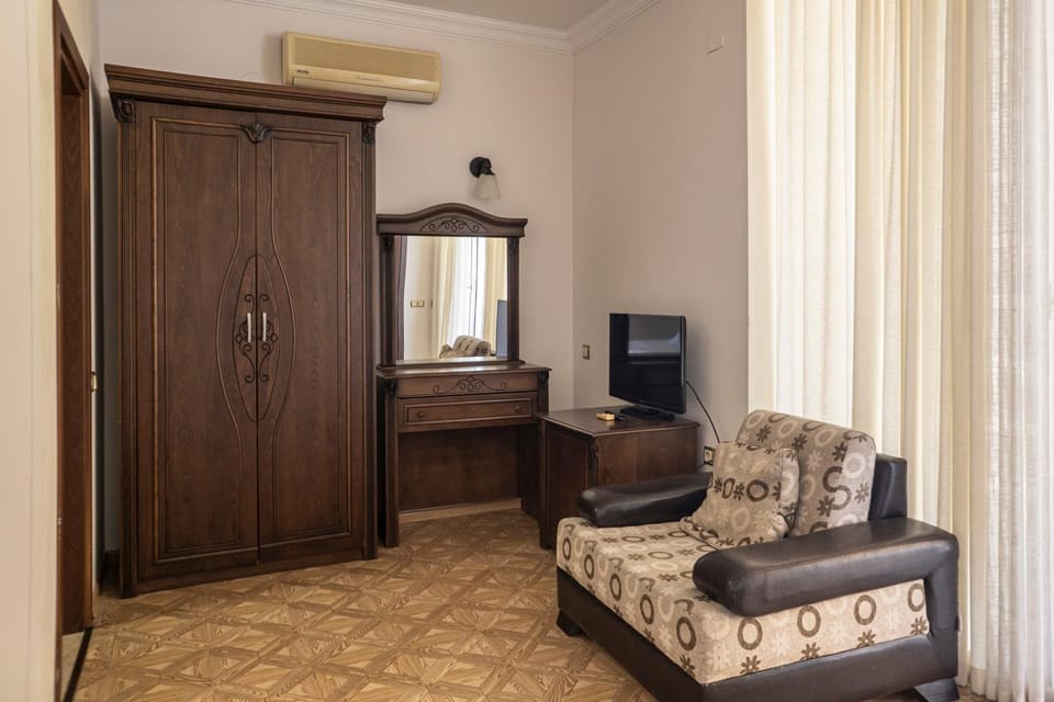 TV and multimedia, Seating area, wardrobe, air conditioner