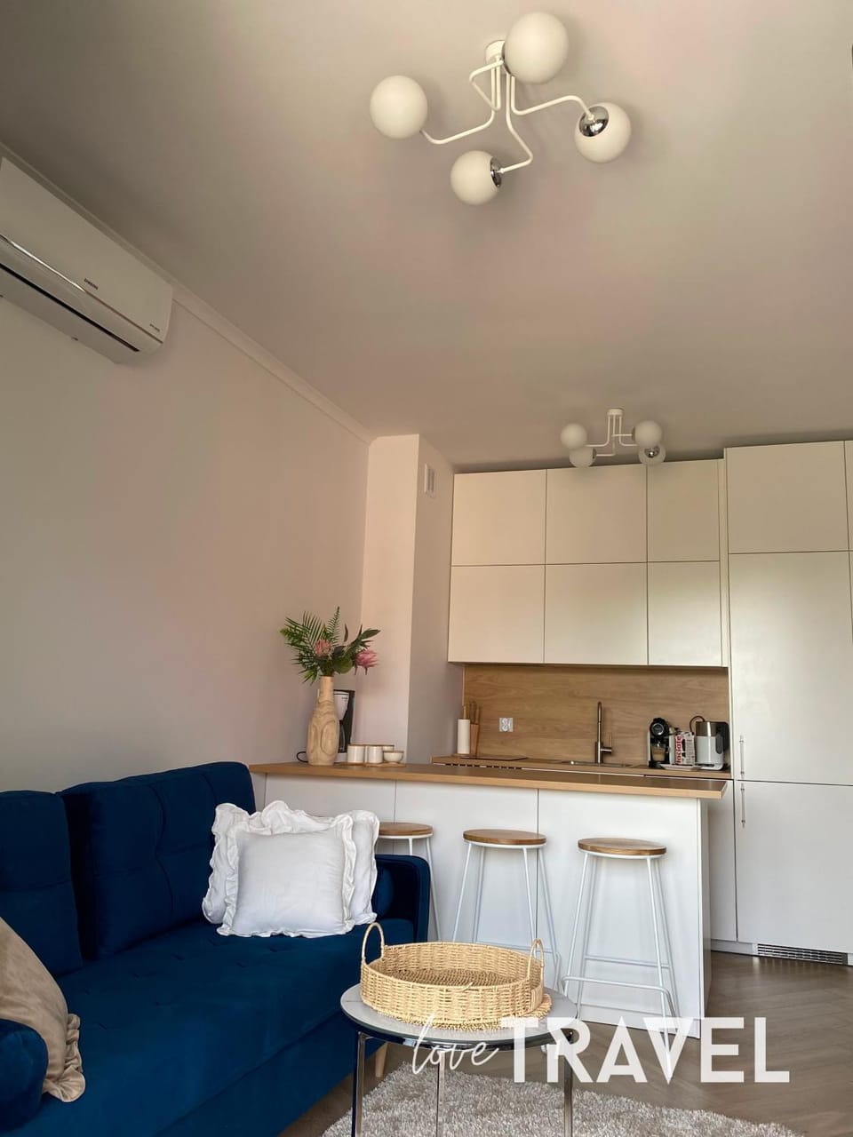 Kitchen or kitchenette, Living room, Seating area, air conditioner