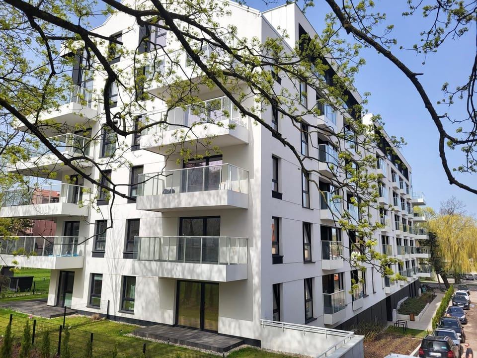 Property building, Day, Neighbourhood, Street view, Location
