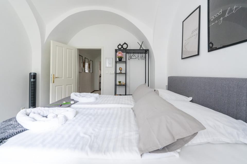 Bed, Photo of the whole room, Bedroom, towels