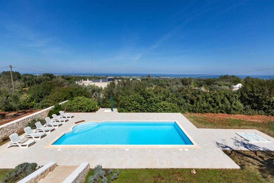 Swimming pool, sunbed