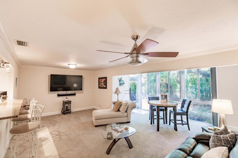 1205 PD Experience Coastal Charm in this Townhome House in Siesta Beach