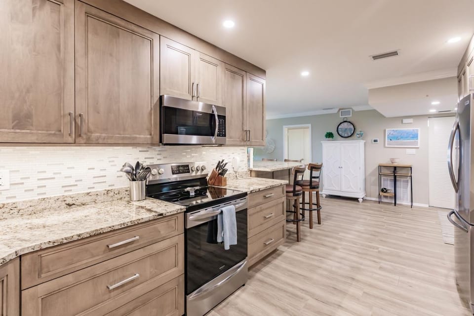 1200-602 Enjoy Relaxing Bayfront Bliss House in Siesta Beach