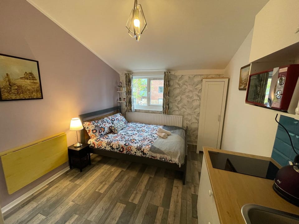 Bed, Photo of the whole room, wardrobe