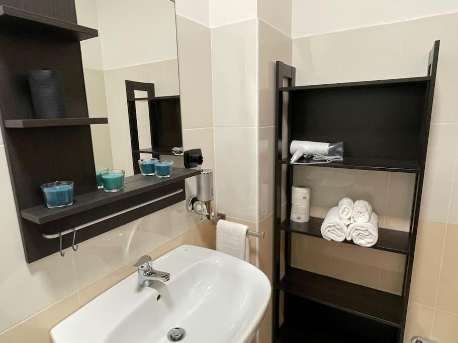 Bathroom, towels