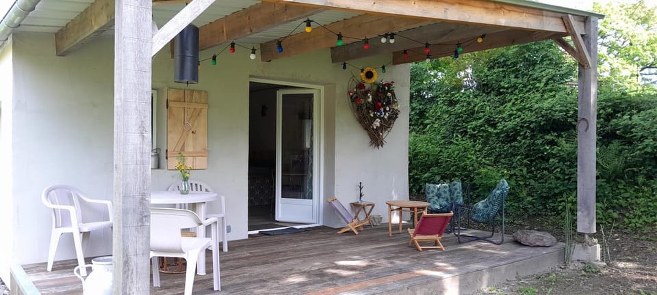 Patio, Spring, Day, Garden, Dining area, Garden view