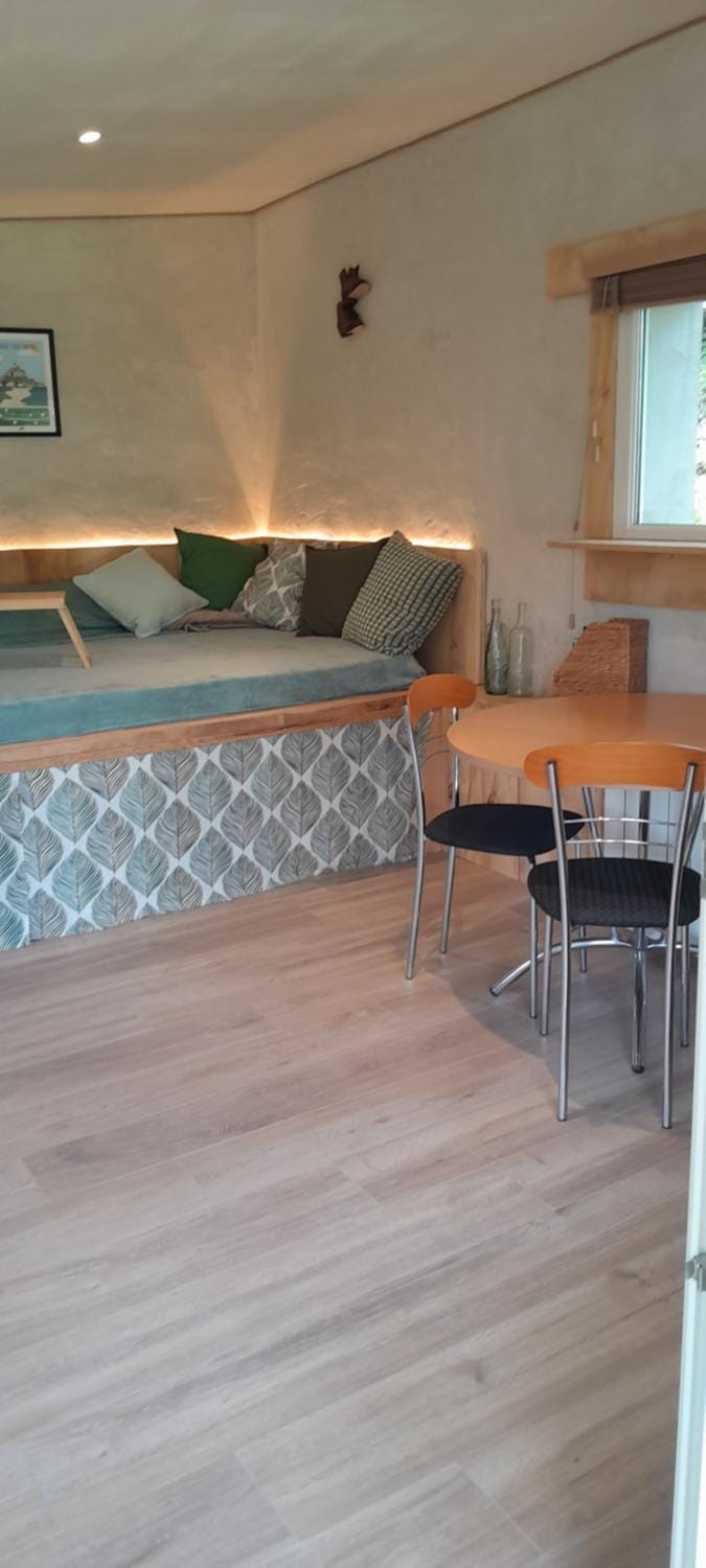 Bed, Seating area, Dining area, Bedroom, Sunset