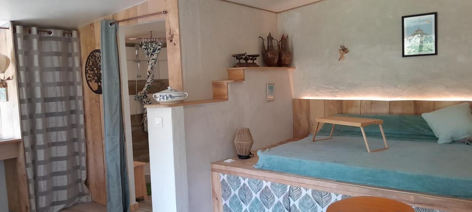 Bed, Bathroom, Living room, Photo of the whole room, Seating area, Bedroom