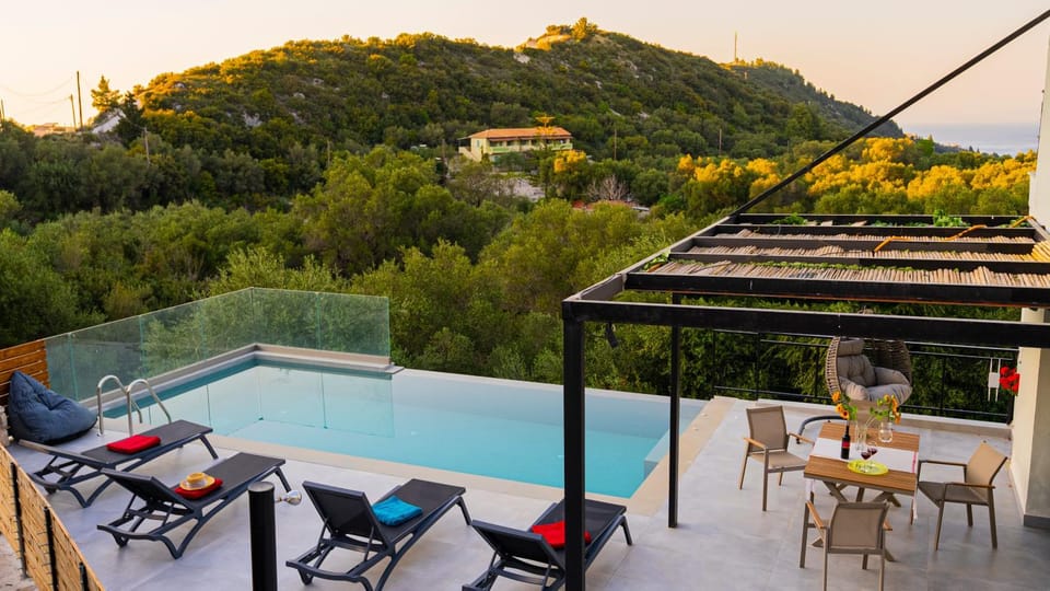 Patio, Day, Natural landscape, View (from property/room), Balcony/Terrace, Mountain view, Pool view, Sea view, Swimming pool, sunbed
