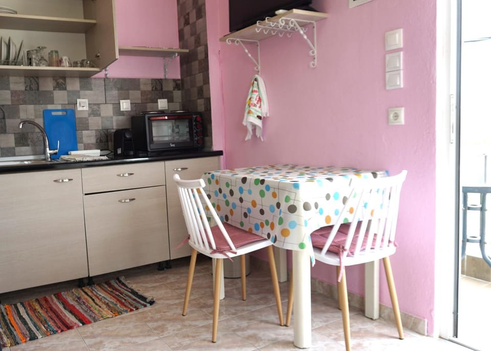 Coffee/tea facilities, Kitchen or kitchenette, Dining area, pet friendly