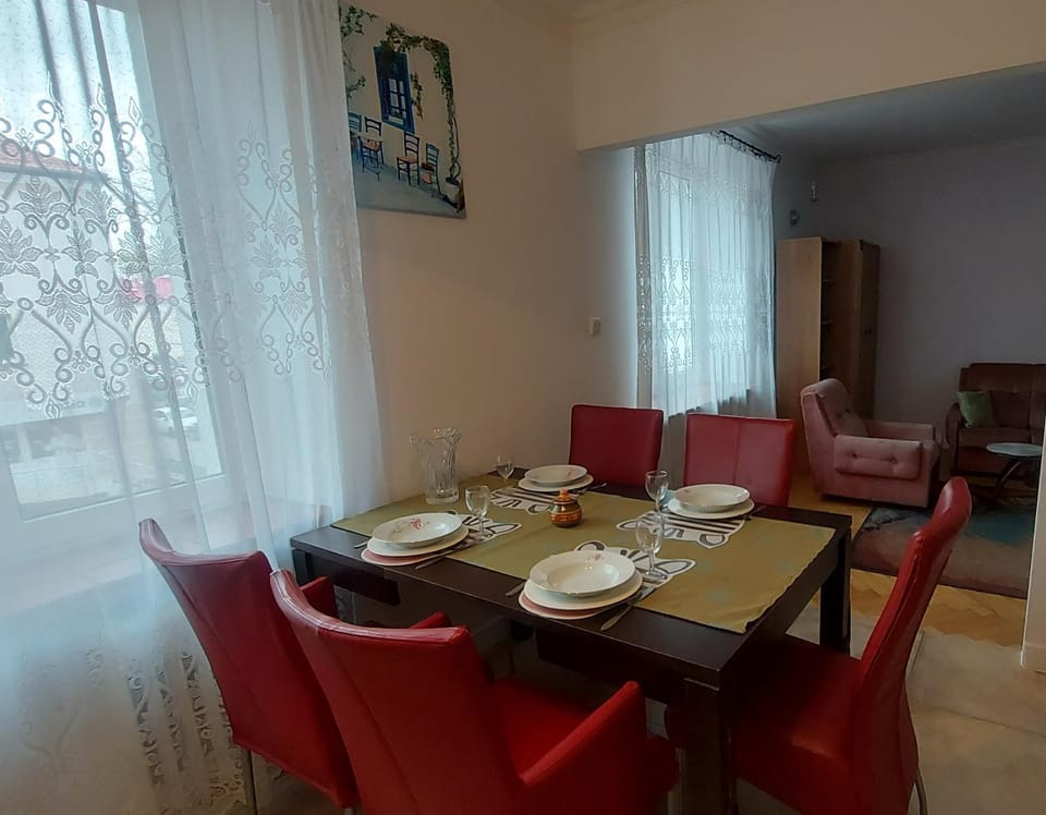 Living room, Seating area, Dining area