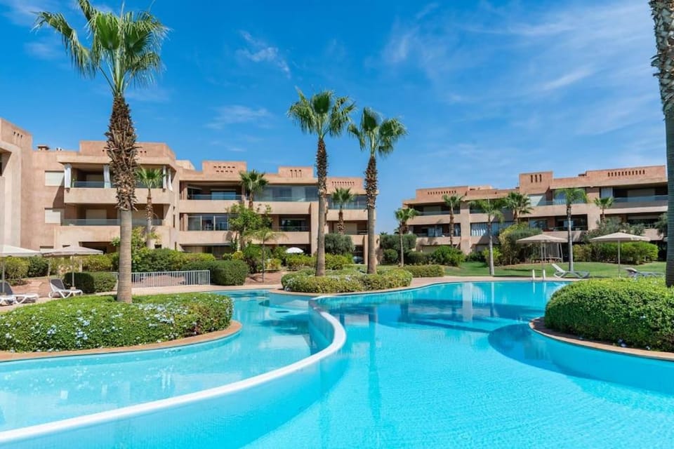 Relax front of Golf-Pool-Topaze Apartment in Marrakesh