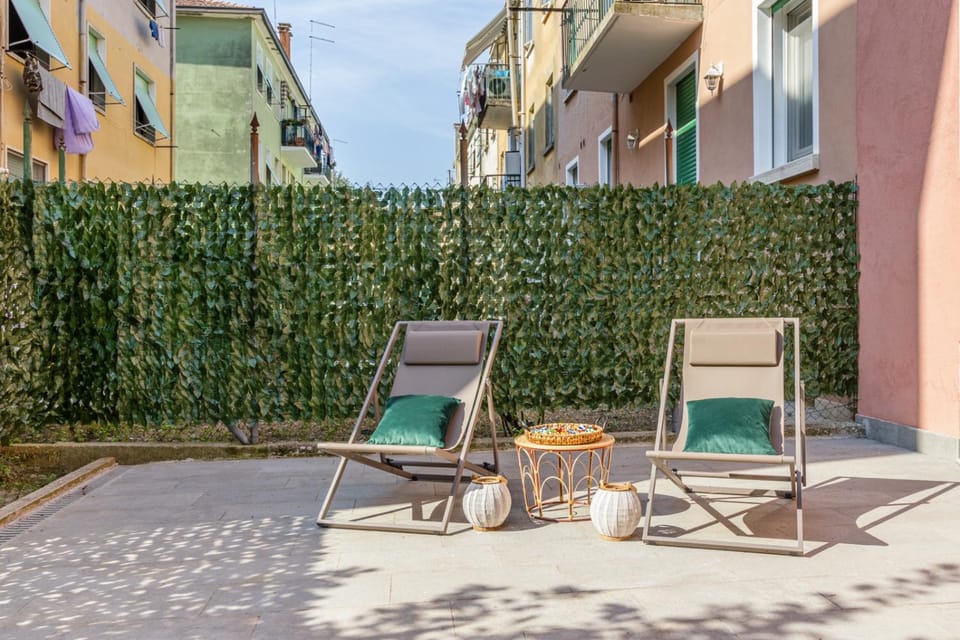 Patio, sunbed