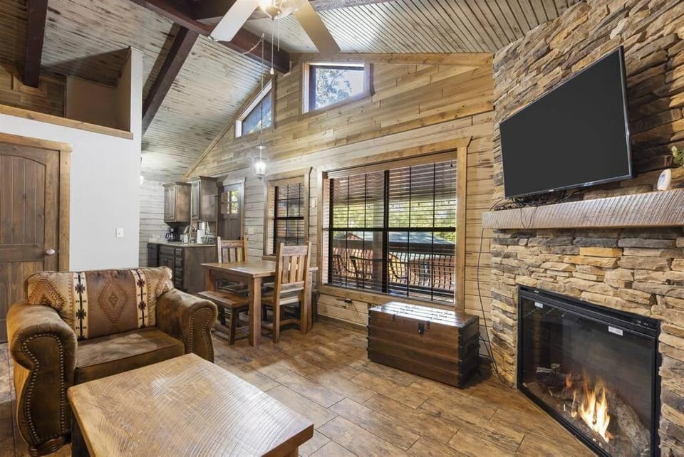 TV and multimedia, Living room, Seating area, Dining area, flat iron