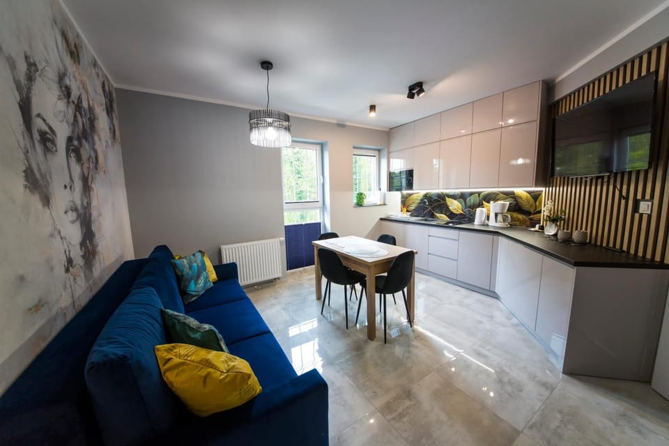 Kitchen or kitchenette, Living room, Seating area, Dining area