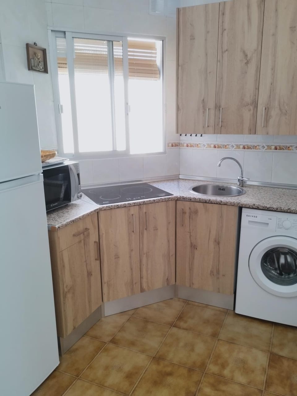 Kitchen or kitchenette, minibar, washing machine
