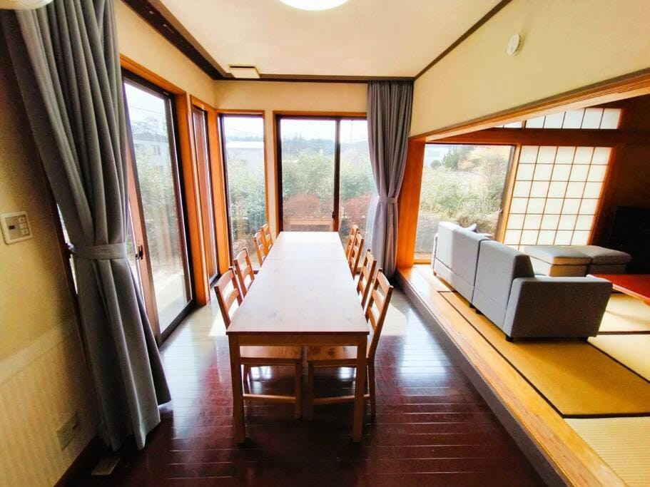 Living room, Dining area, air conditioner