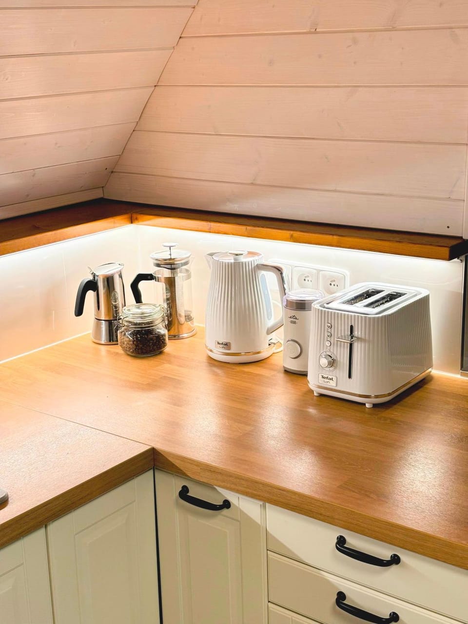Coffee/tea facilities, kitchen