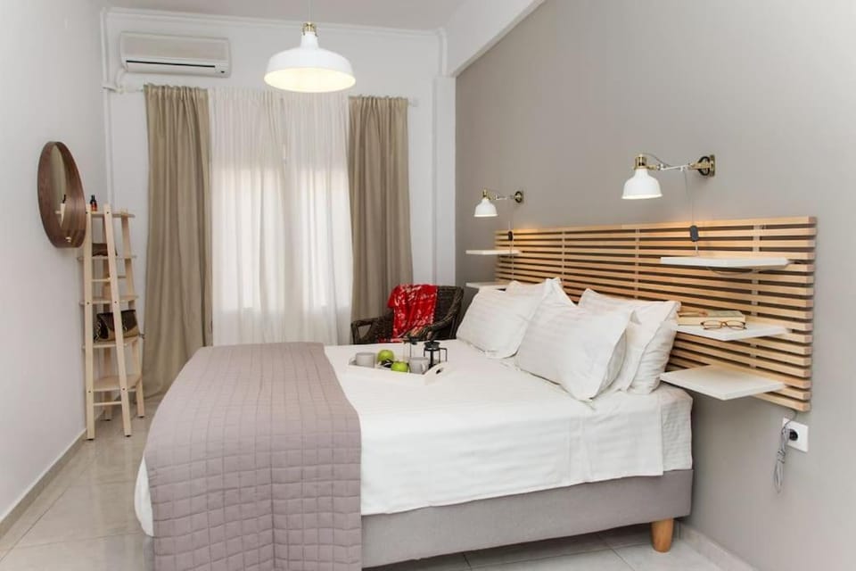 Bed, Photo of the whole room, Bedroom, air conditioner