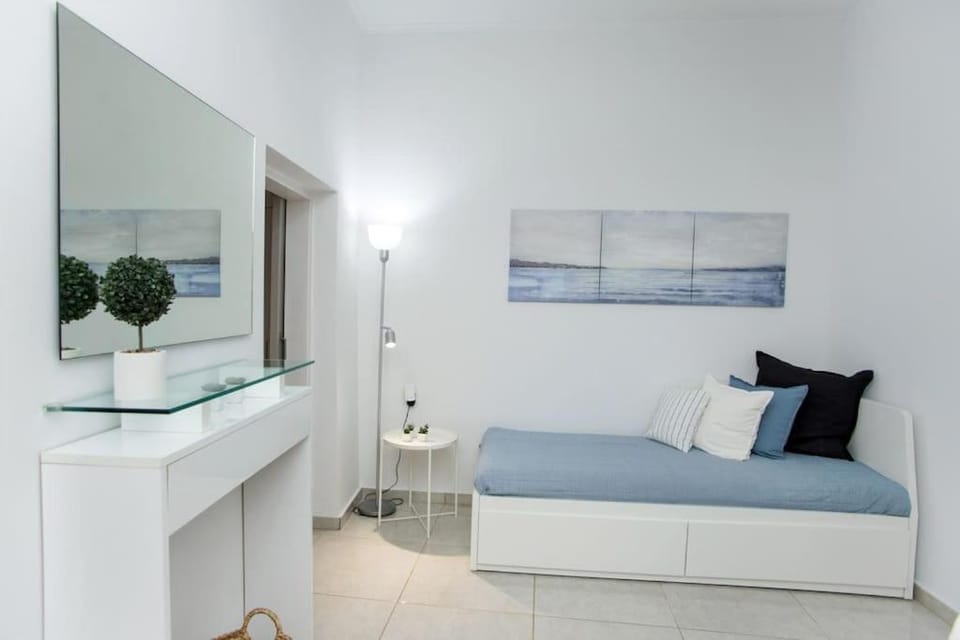 Bed, Living room, Photo of the whole room