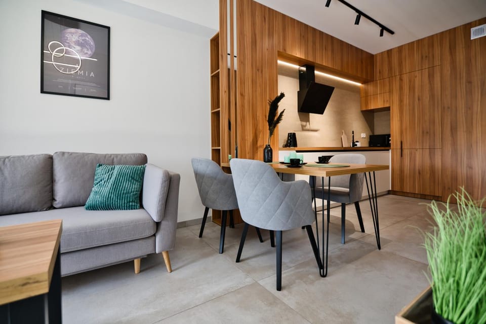 Kitchen or kitchenette, Living room, Seating area, Dining area