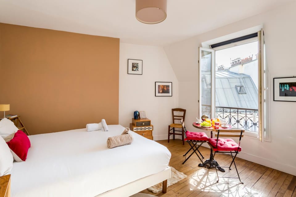 Bed, View (from property/room), Photo of the whole room, Bedroom