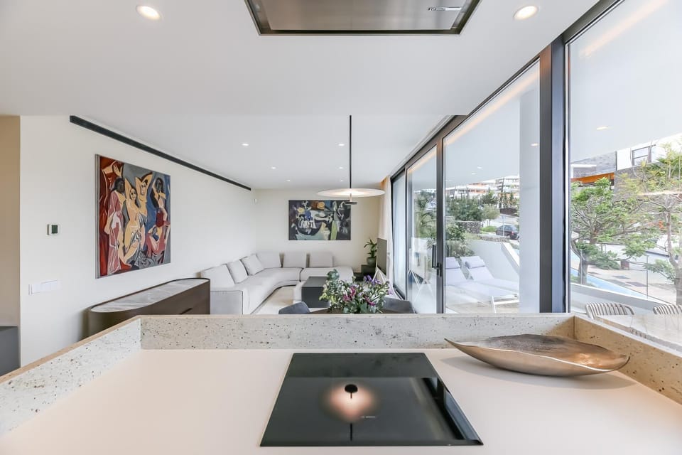 View (from property/room), Balcony/Terrace, Living room