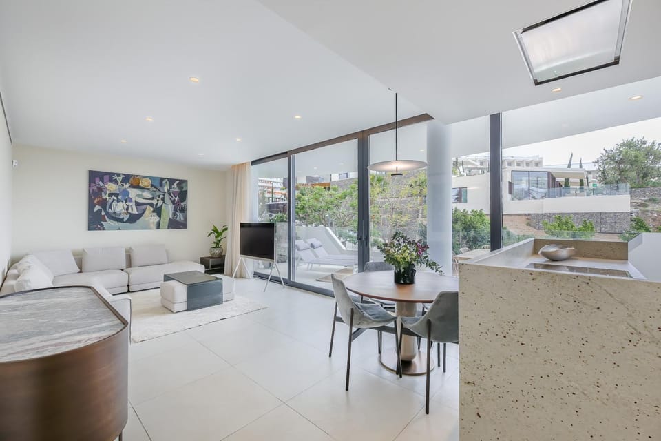 Living room, Dining area