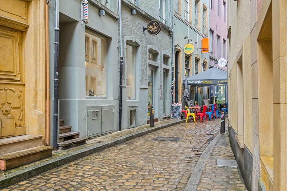 Day, Neighbourhood, City view, Street view