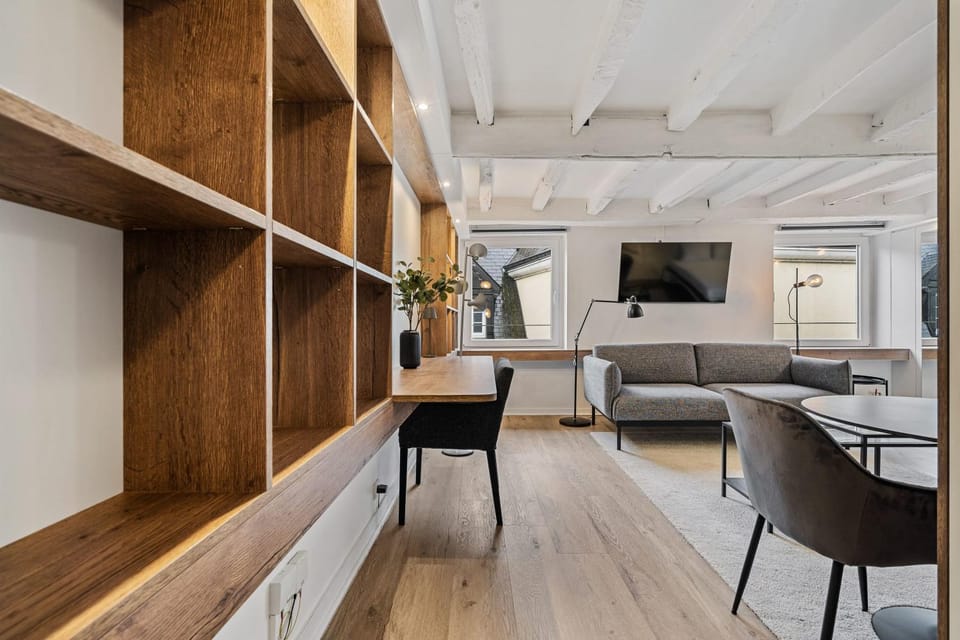 TV and multimedia, Living room, Seating area, Dining area, wardrobe