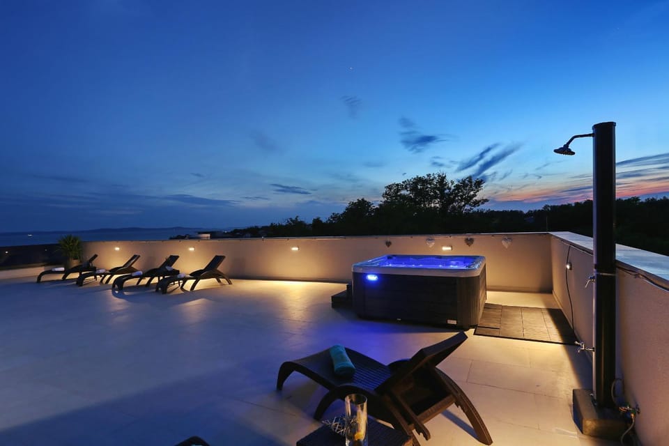 Hot Tub, Balcony/Terrace