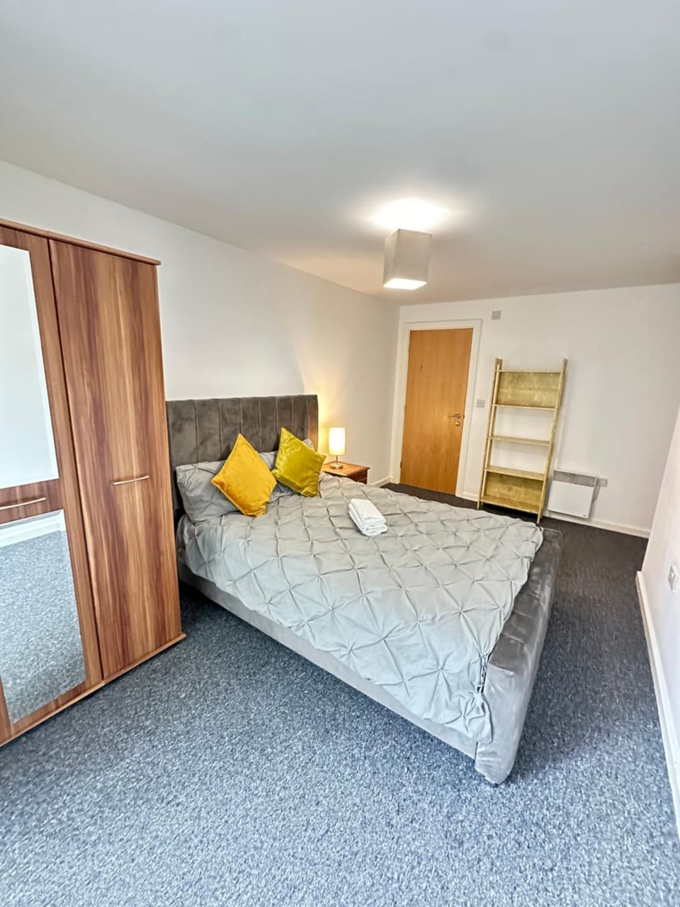 2 Bed ensuite with Balcony and Free onsite Secure Parking Apartment in Salford