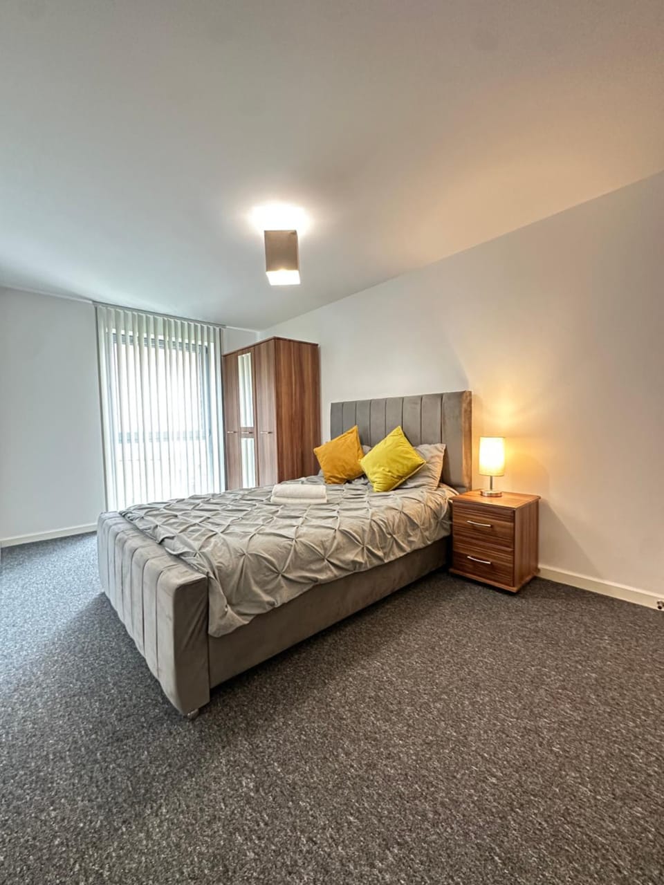 2 Bed ensuite with Balcony and Free onsite Secure Parking Apartment in Salford