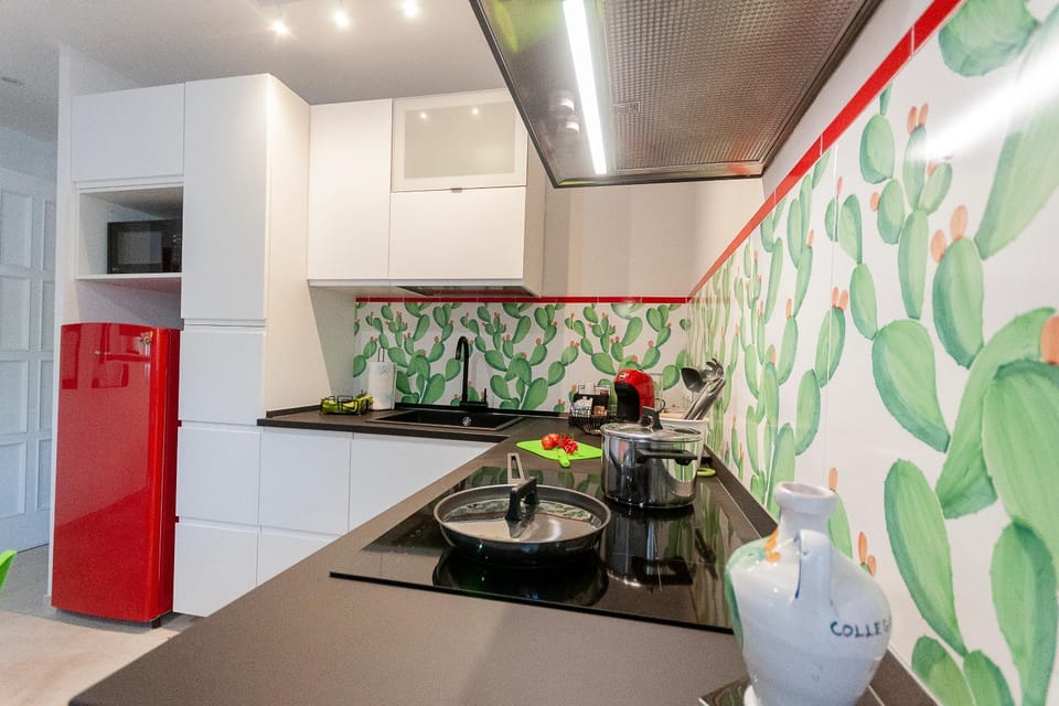 Kitchen or kitchenette, flat iron, internet, microwave, pet friendly, stove