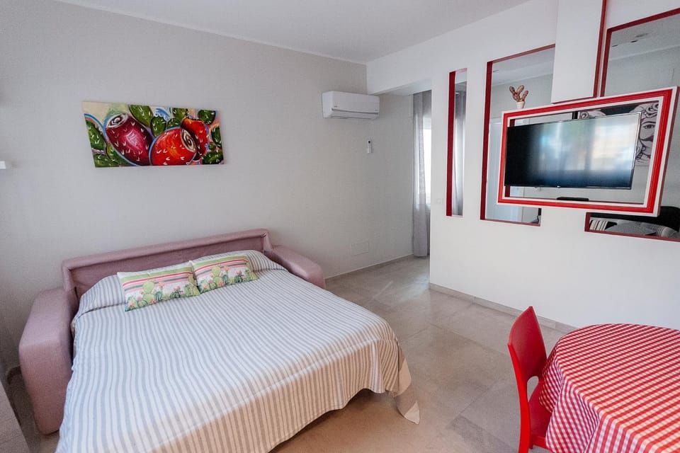 Bed, TV and multimedia, Living room, Photo of the whole room, Seating area, Bedroom, children, Family, Quiet street view, heating, internet, air conditioner