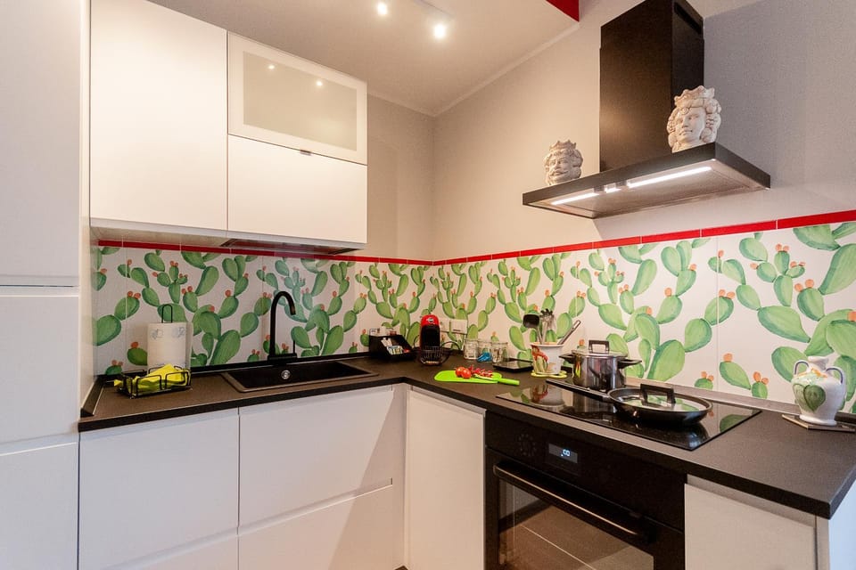 Coffee/tea facilities, Kitchen or kitchenette, dishwasher, internet, pet friendly, stove