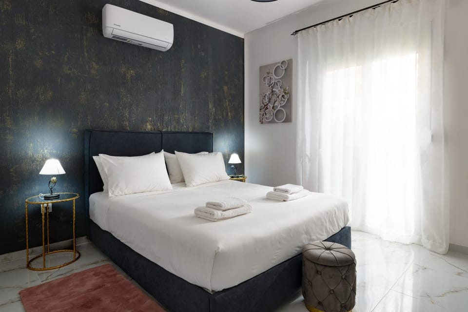 Bed, Photo of the whole room, Bedroom, towels, air conditioner