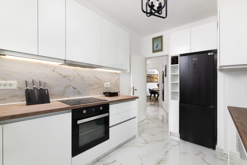 Kitchen or kitchenette, pet friendly, stove