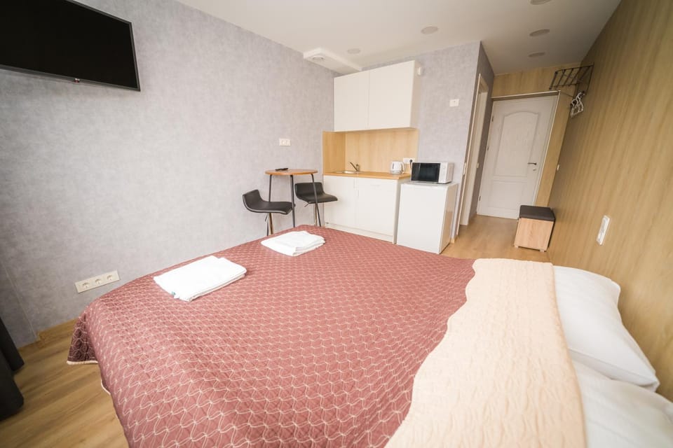 TV and multimedia, Kitchen or kitchenette, Photo of the whole room, Bedroom